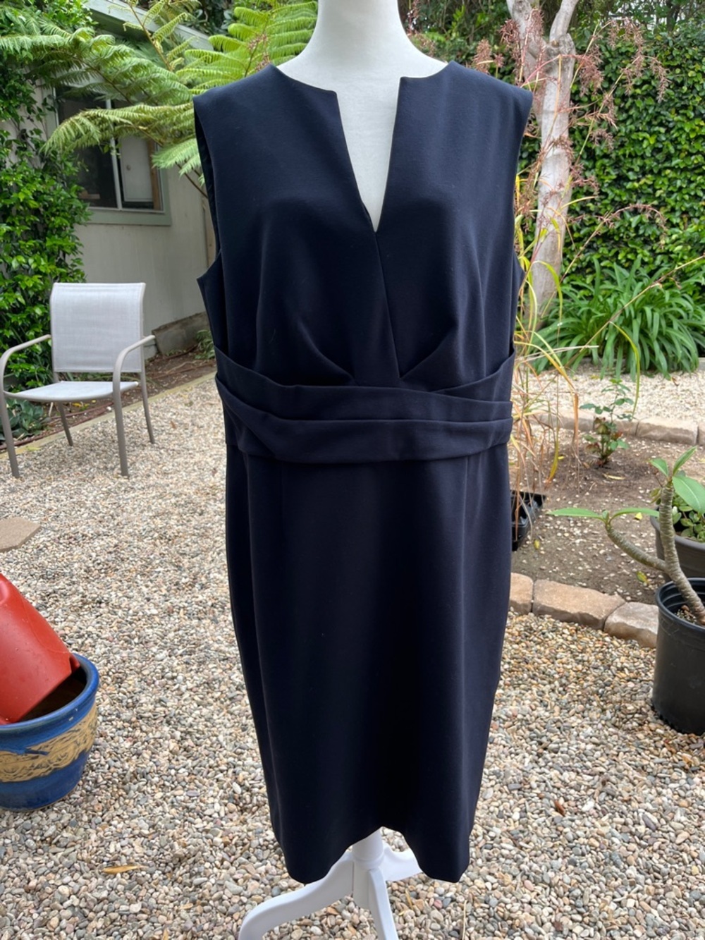 Akris Punto Classic Black V-Neck Sleeveless  with waist Detail Dress Size 14